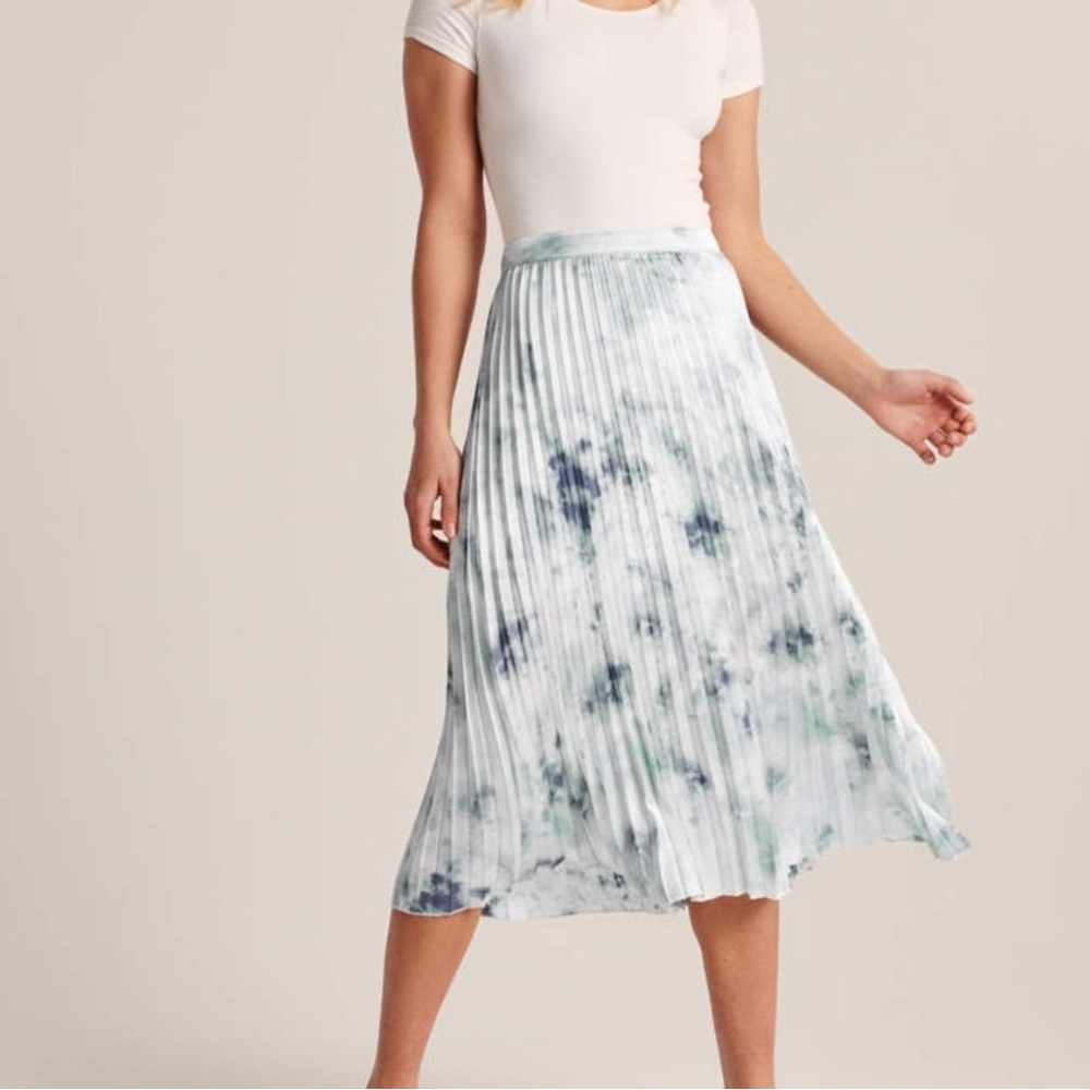 Abercrombie & Fitch Blue and White Pleated Midi Skirt